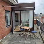 Gezellig Centraal Gelegen Penthouse شقة